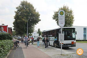 Bushaltestelle nebenan